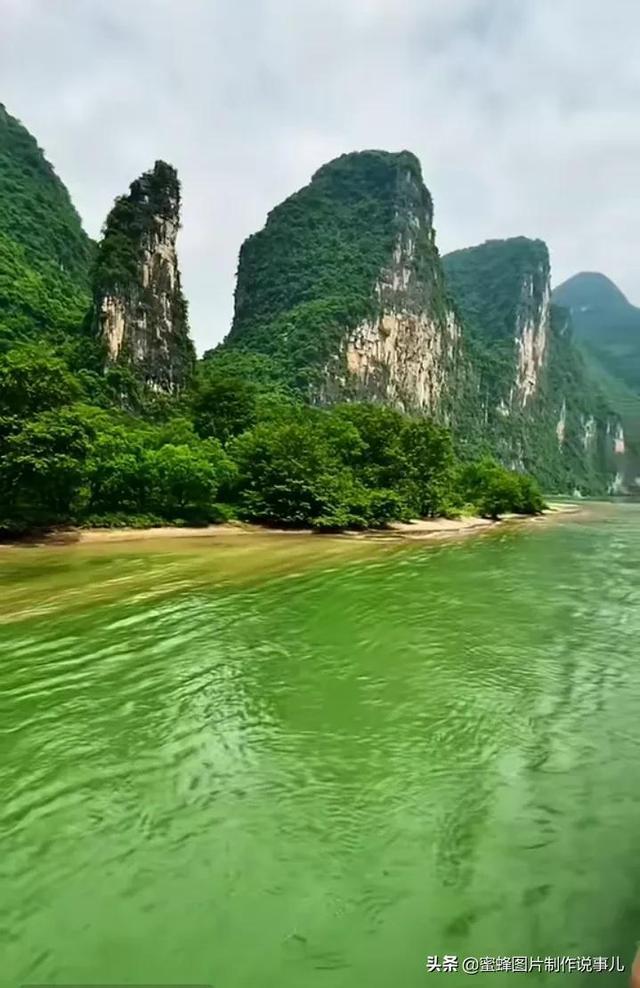 新春将至,农村年集上对联福字中国结红火喜庆